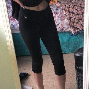 Black Nike cropped leggings